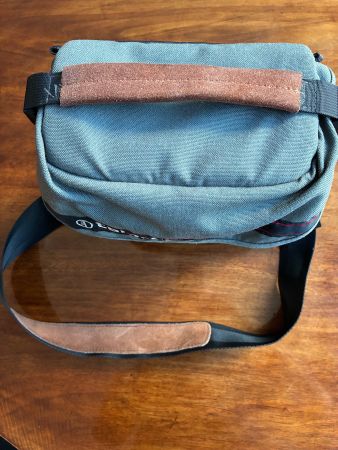 Fototasche TAMRAC 605R mit Platz für Kamera und 3 Objektive
