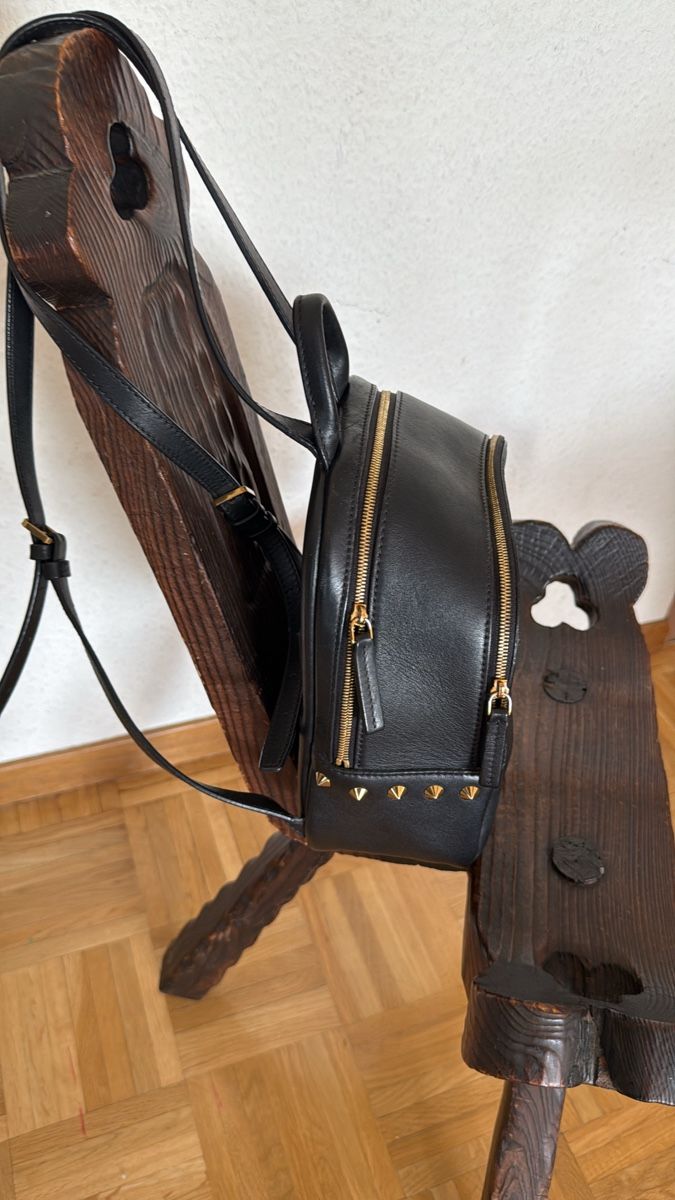 Mcm Sacs à dos: MCM Stark Rabbit Backpack Black Leather — Great Condition! 5 – Neuf (Voir description) à Versoix par pen_6hgs 8