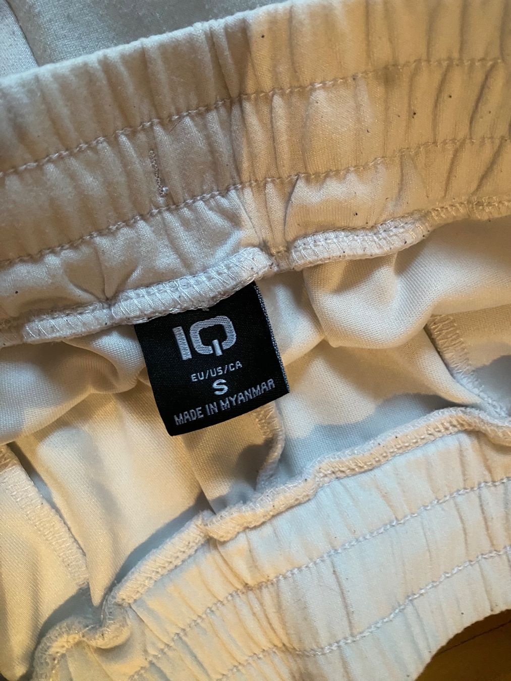 Hosen: IQ Jogging Shorts Weiss, Grösse S – Gebraucht aus Birr von savasdee 2
