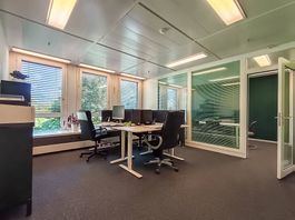 Bureau professionnel et équipé 62m² à Lancy  Parking inclus