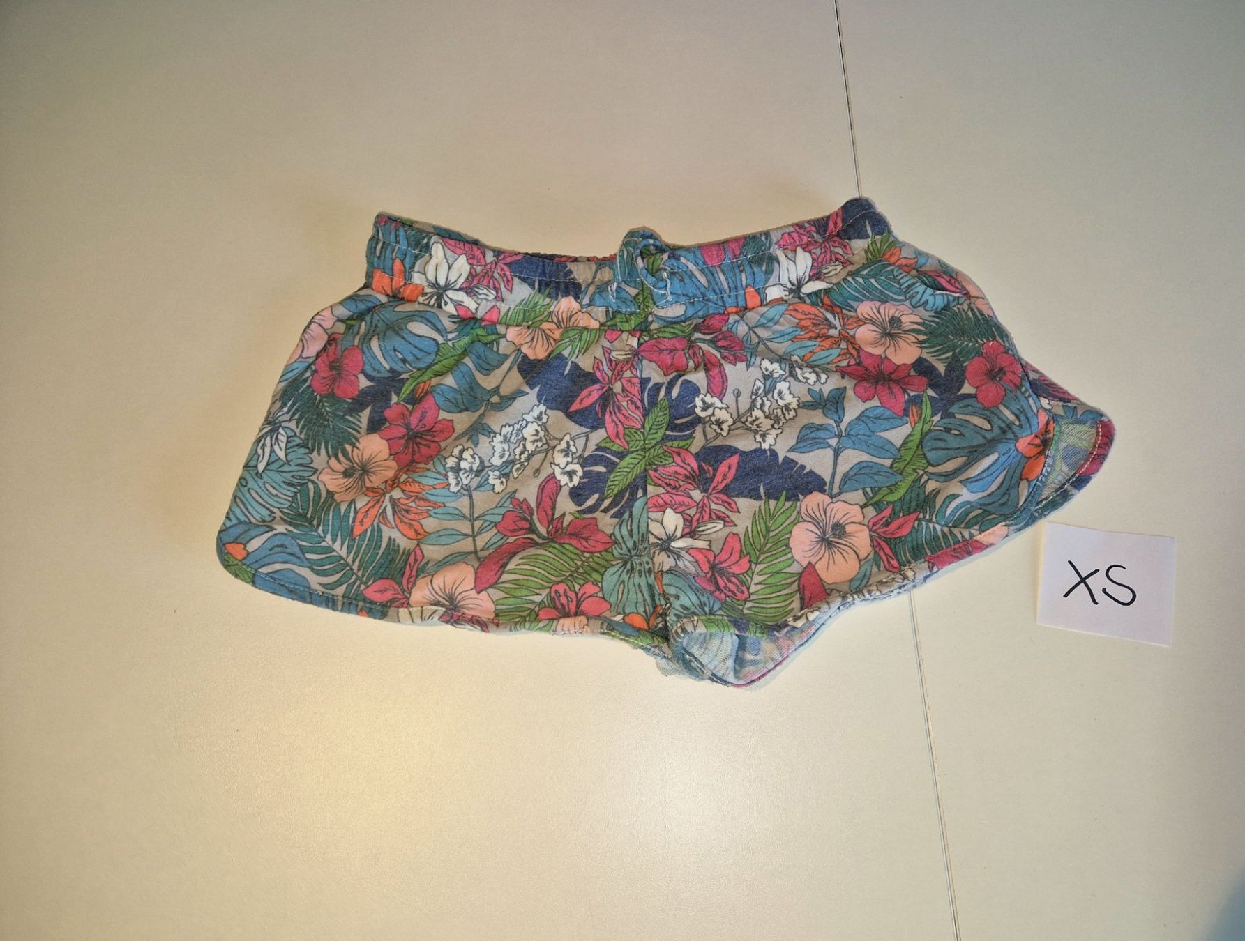 Pantaloni: kurze Hose Grösse xs – Usato da Stüsslingen venduto da white_angel86