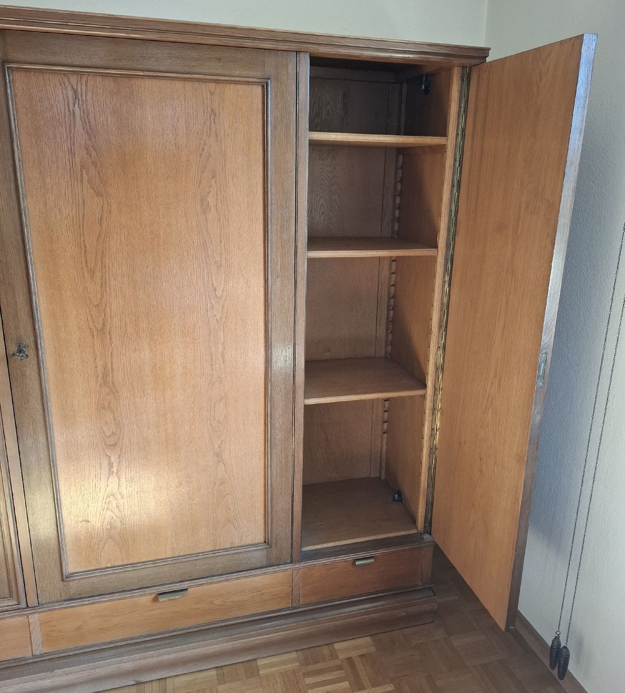 Schränke: Kleiderschrank Holz – Gebraucht aus Reinach BL von Malin20 4