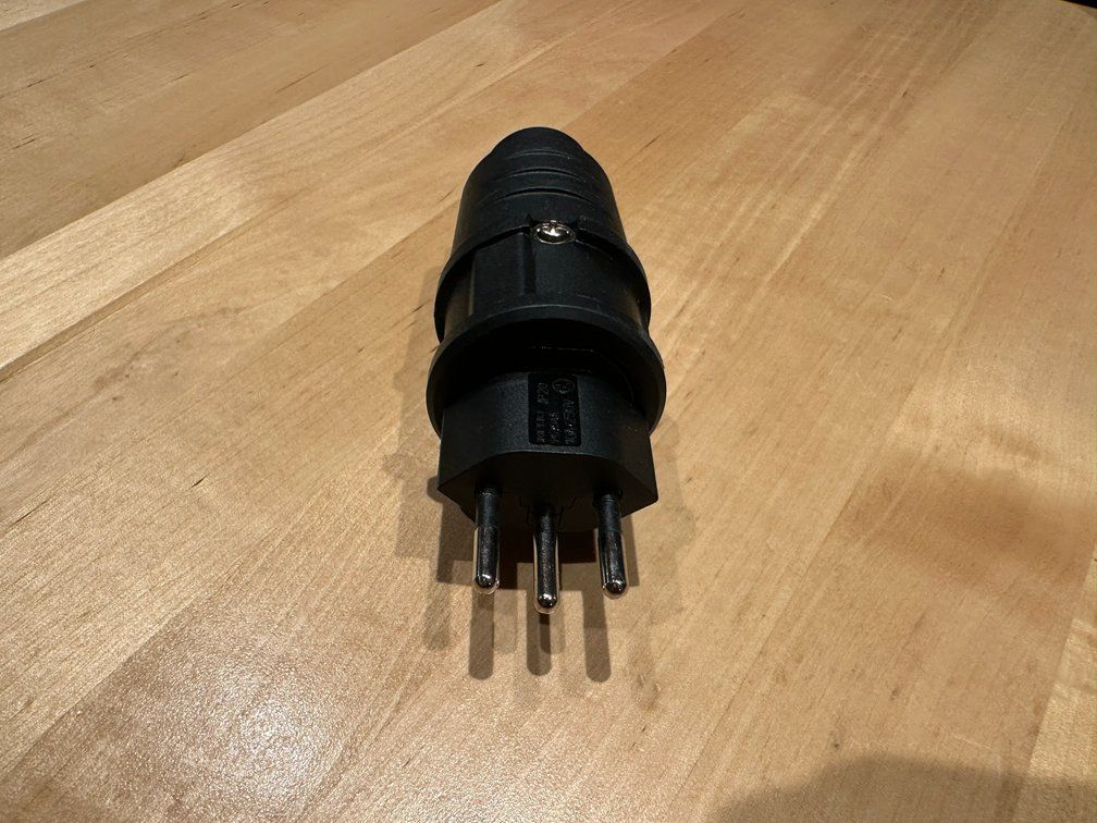 Fiches d'alim.: Stromstecker T12 stabil schwarz – D'occasion à Ehrendingen par KOLA16 1