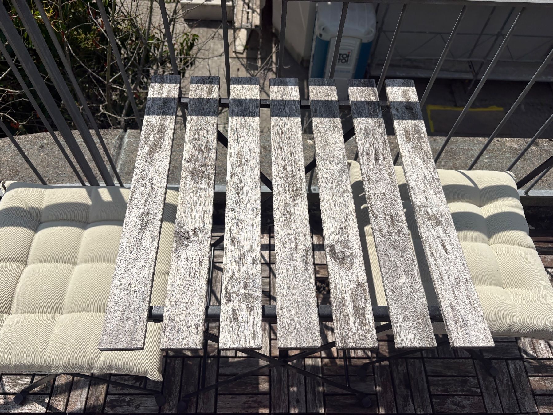 Ikea Tische: Ikea Tisch mit 2 Stühlen – Gebraucht aus Zürich von gri_wy9n