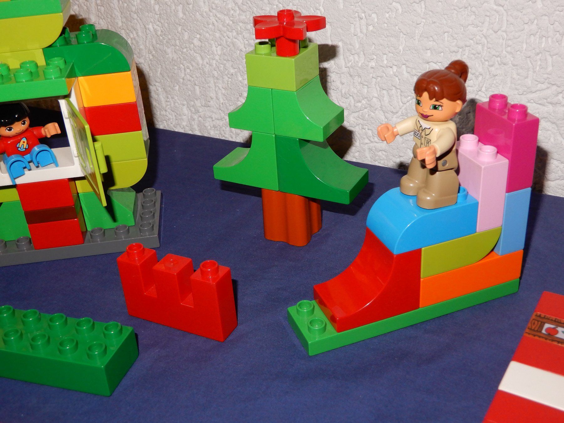Lego Jeux de construction: LEGO-DUPLO BOX mit 100 Teile – D'occasion à Senèdes par tintinette43 4