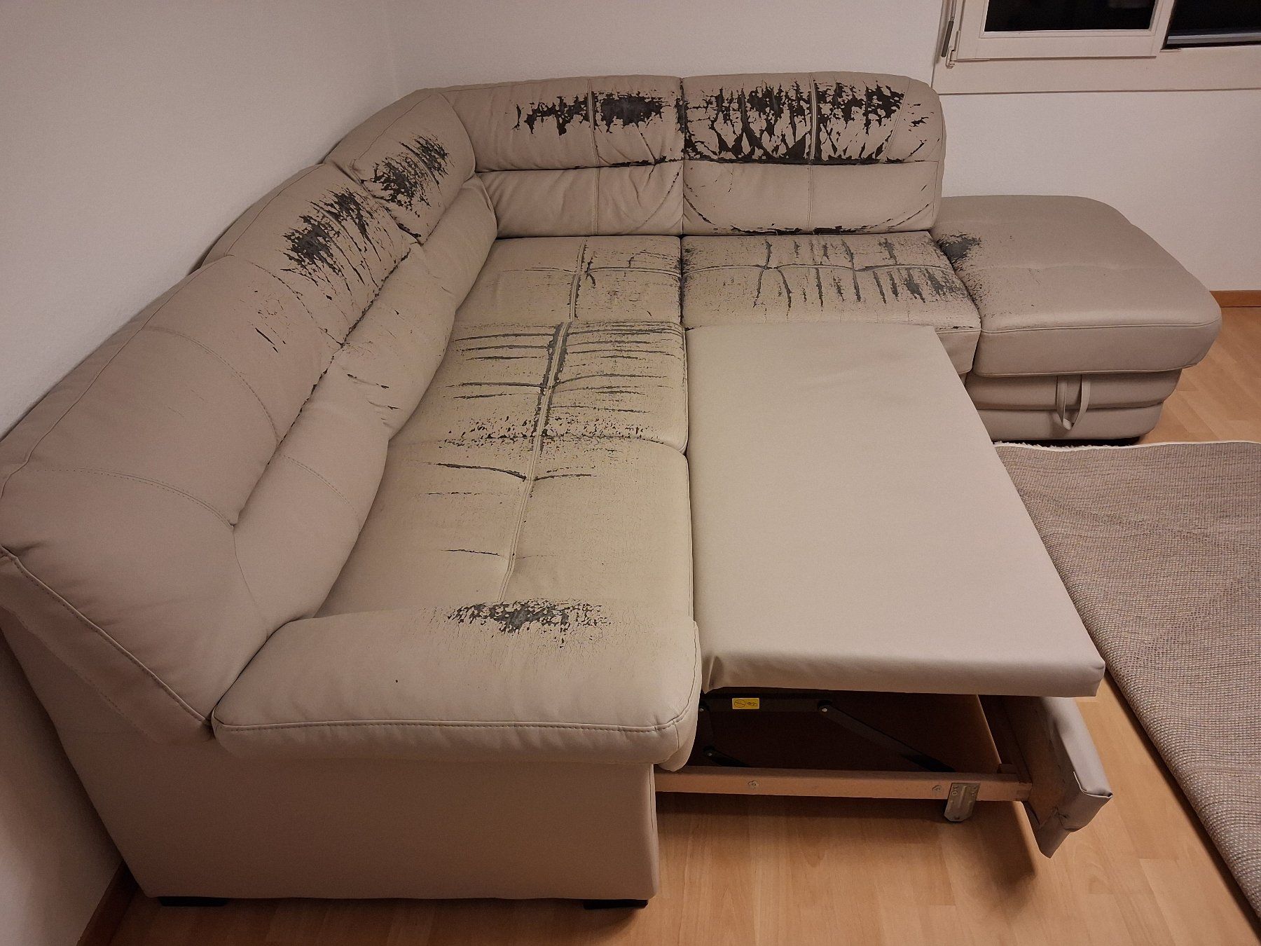 Divani: Gratis! Eck-Sofa mit Schlaffunktion, nur Abholung – Usato da Cham venduto da seh_gh8m 1