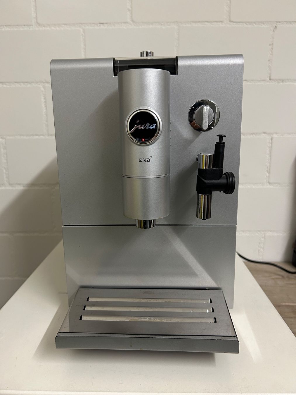 Jura Kaffeemaschinen & Espressomaschinen: Jura ENA 7 Kaffeevollautomat – Gebraucht aus Schaffhausen von Luxus99
