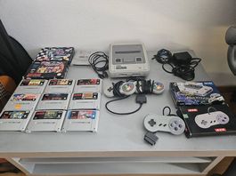 Super Nintendo SNES mit Spielen und Zubehör