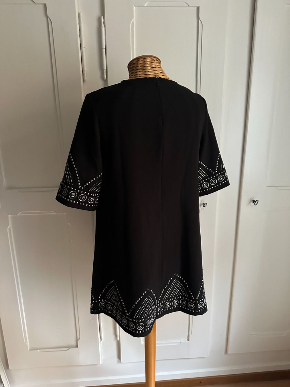 Vestiti: VICOLO - Kleid schwarz mit Nieten S – Usato da Zürich venduto da Diazaio 2