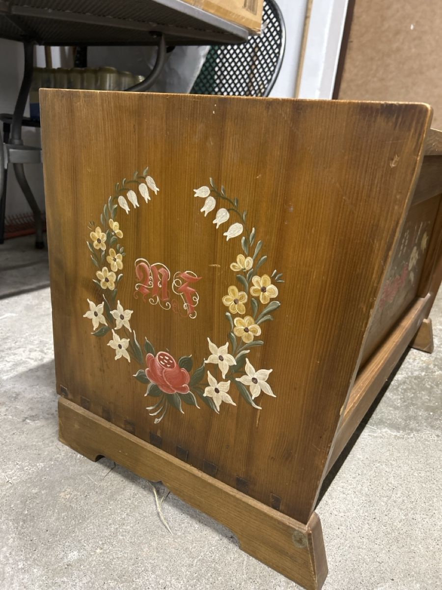 Kommoden: Holzschrank mit Blumenmalerei gebraucht – Gebraucht aus Hinwil von Sizu0 1
