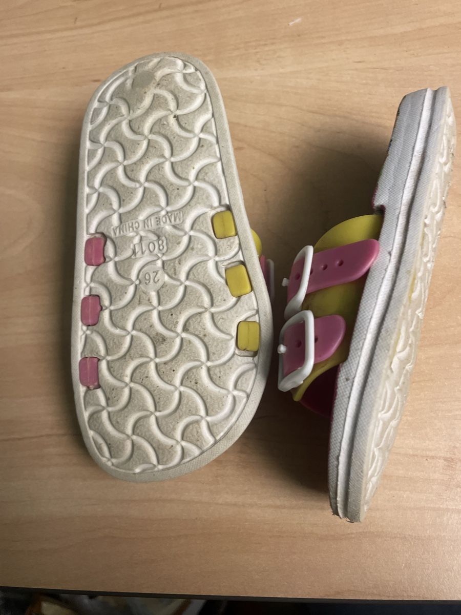 Scarpe per ragazze: Süsse Hot Sand Badeschuhe Gr. 26 – Usato da Obergerlafingen venduto da cabo4 2