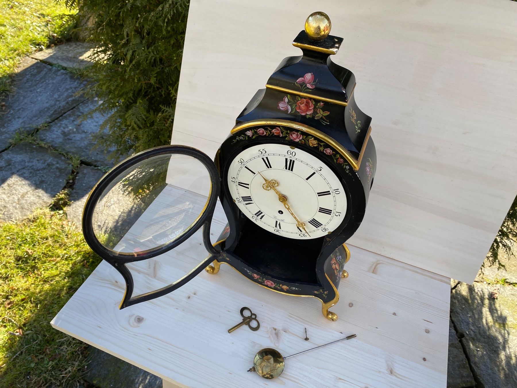 Zenith Stand- & Wanduhren: antike Neuenburger Zenith Le Locle Pendule – Gebraucht aus Feldbach von Olive1 2