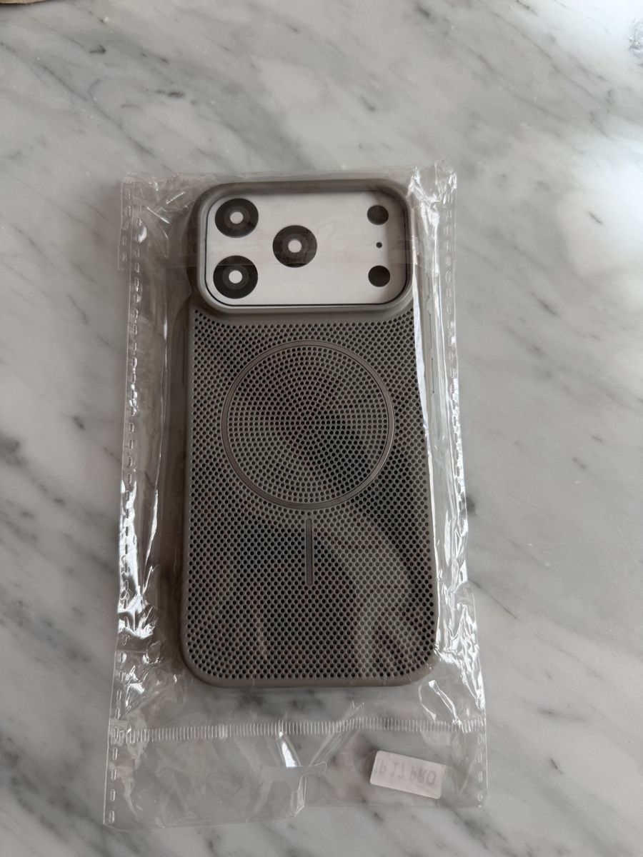 Coques & Protection écran: Iphone 17 pro / 18 pro Hülle  – Neuf avec emballage d'origine à Dinhard par zav_2ysk
