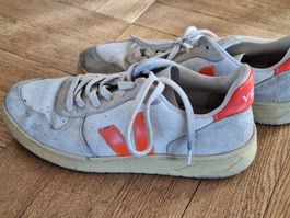 Veja V-10 Sneaker, Grösse 40, Orange Akzente, Secondhand!