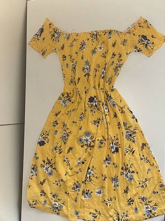 Stradivarius Kleid Gelb + Blumen Muster Gr. S