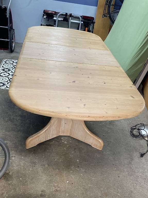 Tables: Tisch oval – D'occasion à Uster par Rsuri68 3