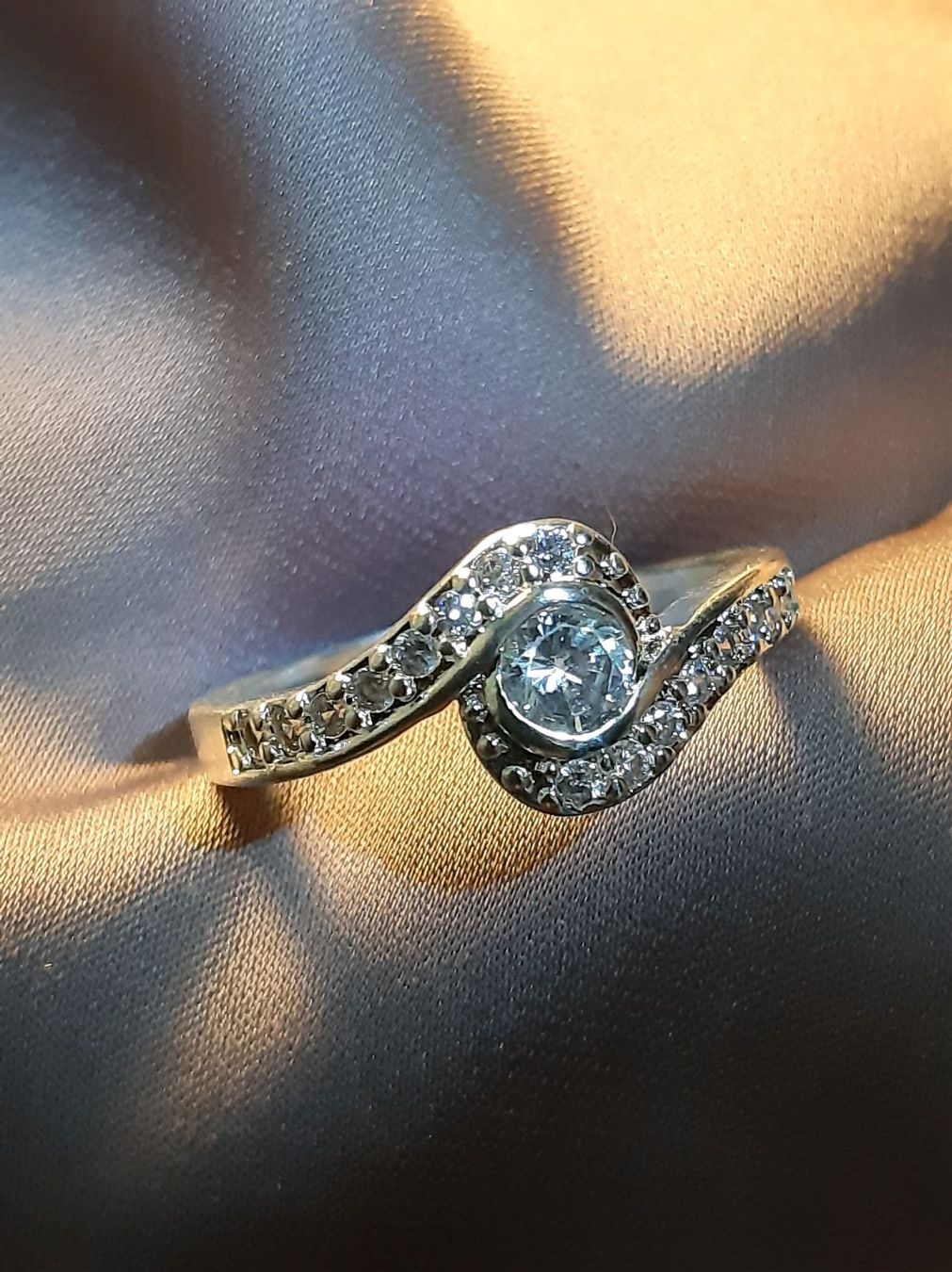 Anelli: Eleganter Ring mit Zirkonia, 925 versilbert Gr.8 – Nuovo (secondo la descrizione) da Grenchen venduto da maretop 1