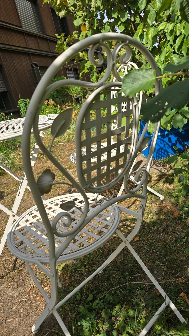 Tische: Romantischer Vintage- Gartentisch mit 2 passenden Stühle – Gebraucht aus Burgdorf von nisut 6