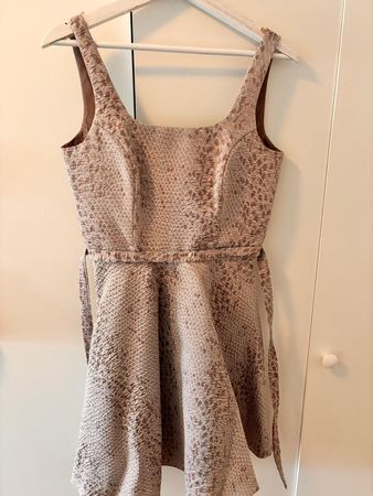 Robe de cocktail – Portée une seule fois