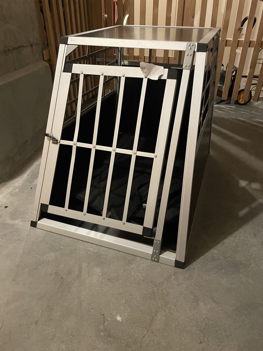 Gabbie, trasporto & Sicurezza: HUNDE TRANSPORTBOX – Usato da Vitznau venduto da MariaWeggis