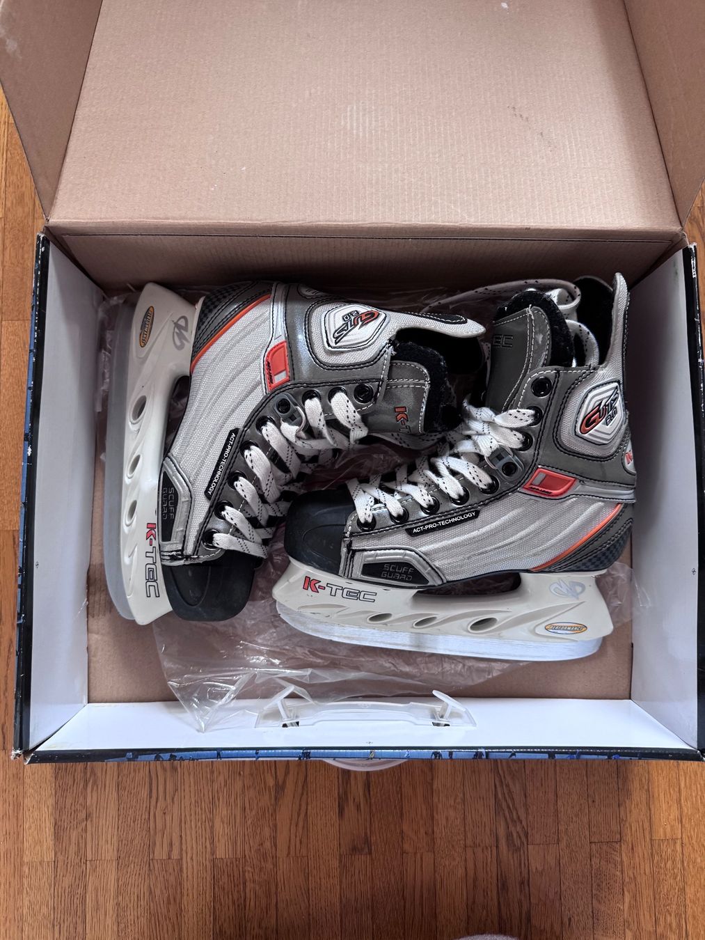 Schlittschuhe: Kinder-Schlittschuhe Grösse 33 – Gebraucht aus Dielsdorf von Gioma06