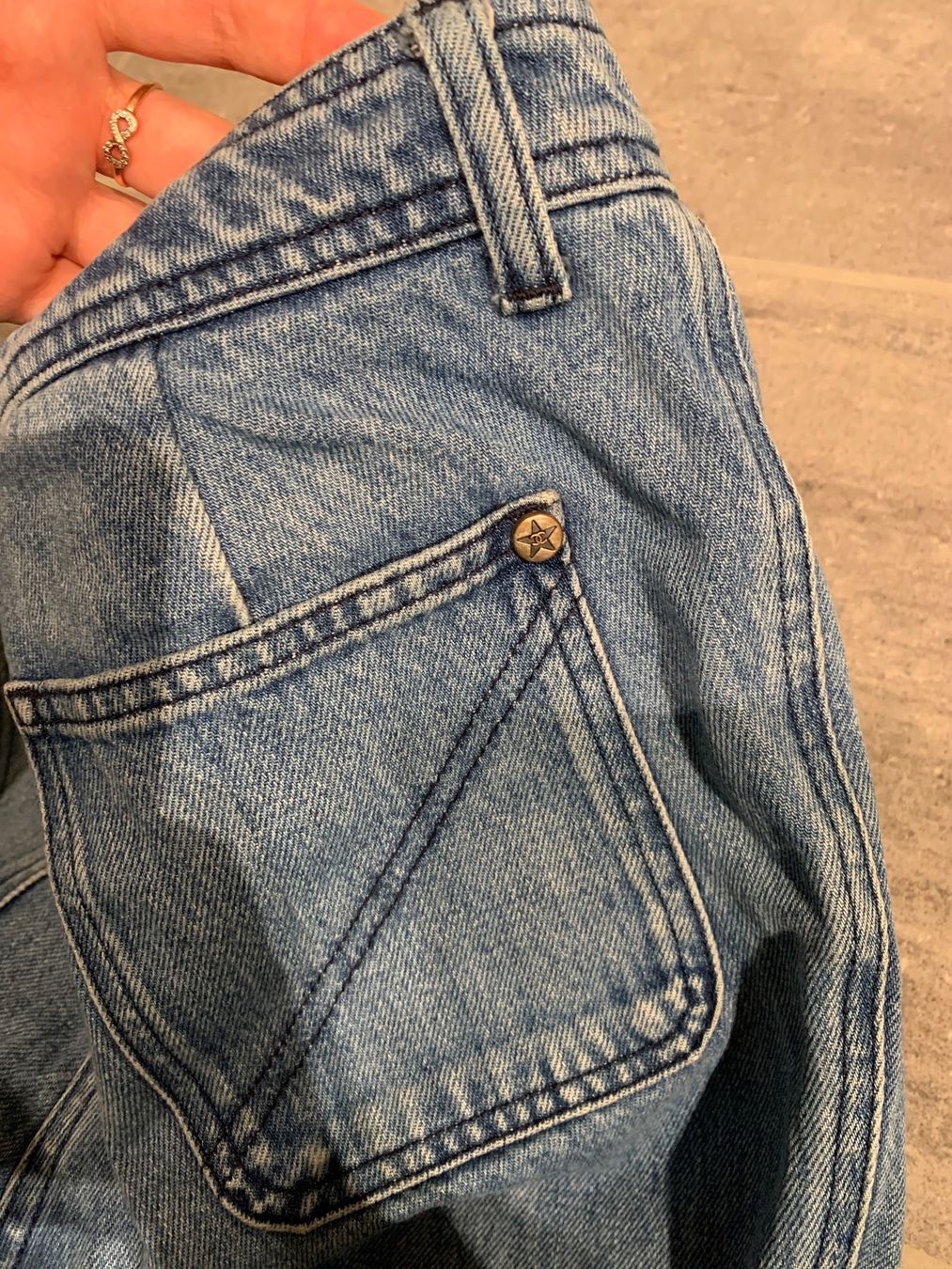 Chanel Jeans: Jeans Chanel Hose – Usato da Zell LU venduto da AliAli24 5