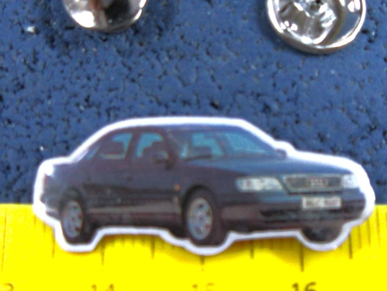 Audi Placchette & Badge: AUDI A4 QUATRO AUTO PIN GLASIERT mit SECURITY-CLIP – Usato da Ettingen venduto da Hausi4711 1