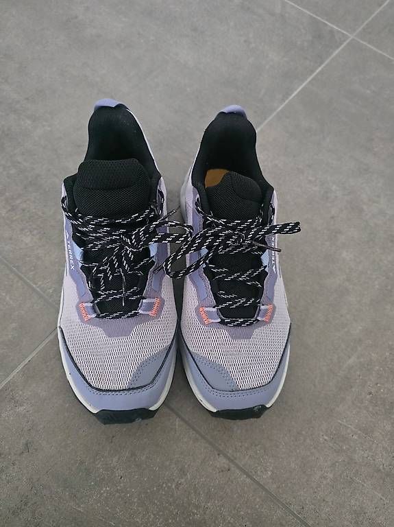Chaussures femmes: Adidas Terrex - Baskets basses – D'occasion à Cheseaux-Lausanne par Ana_Gandarinho 1