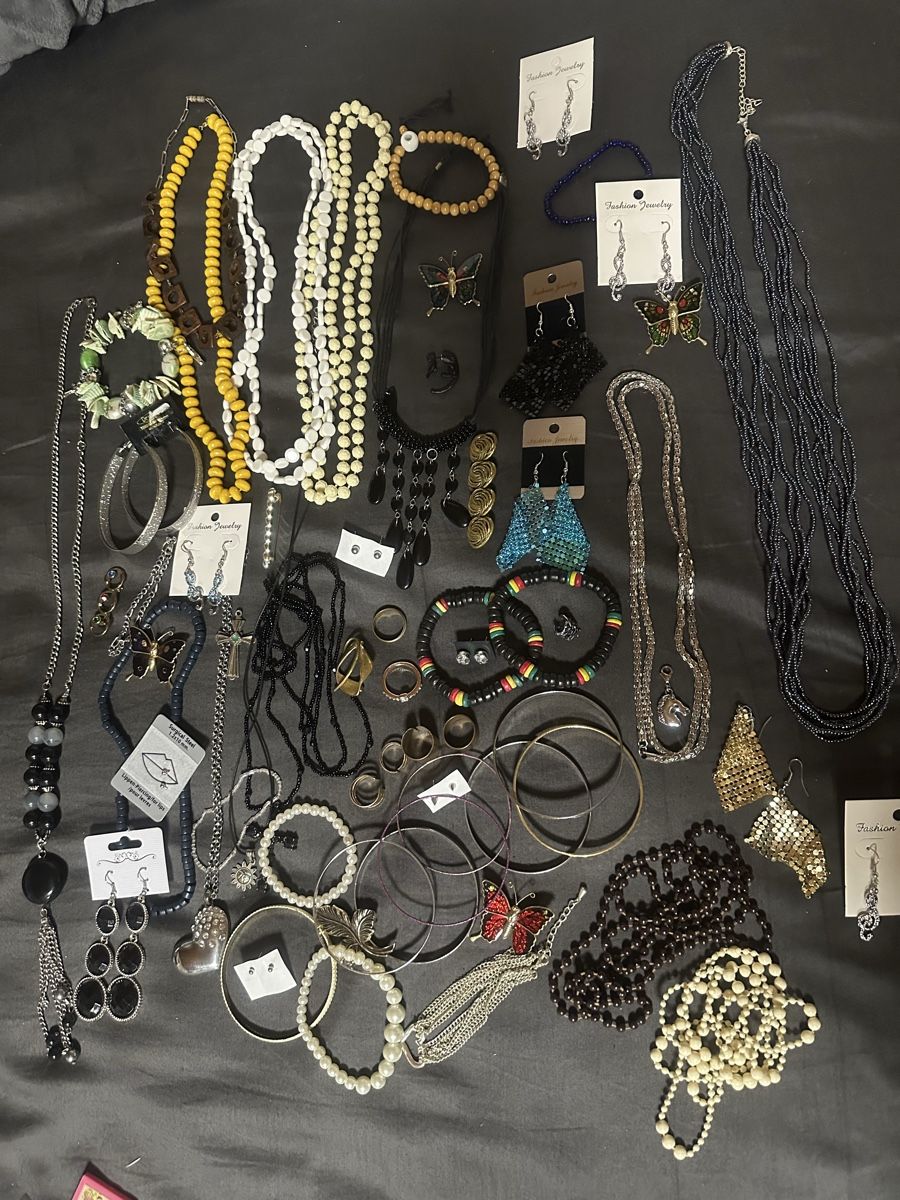 Altri gioielli: Modeschmuck Set Ketten Armbänder.schmuck – Usato da Deitingen venduto da Himhip