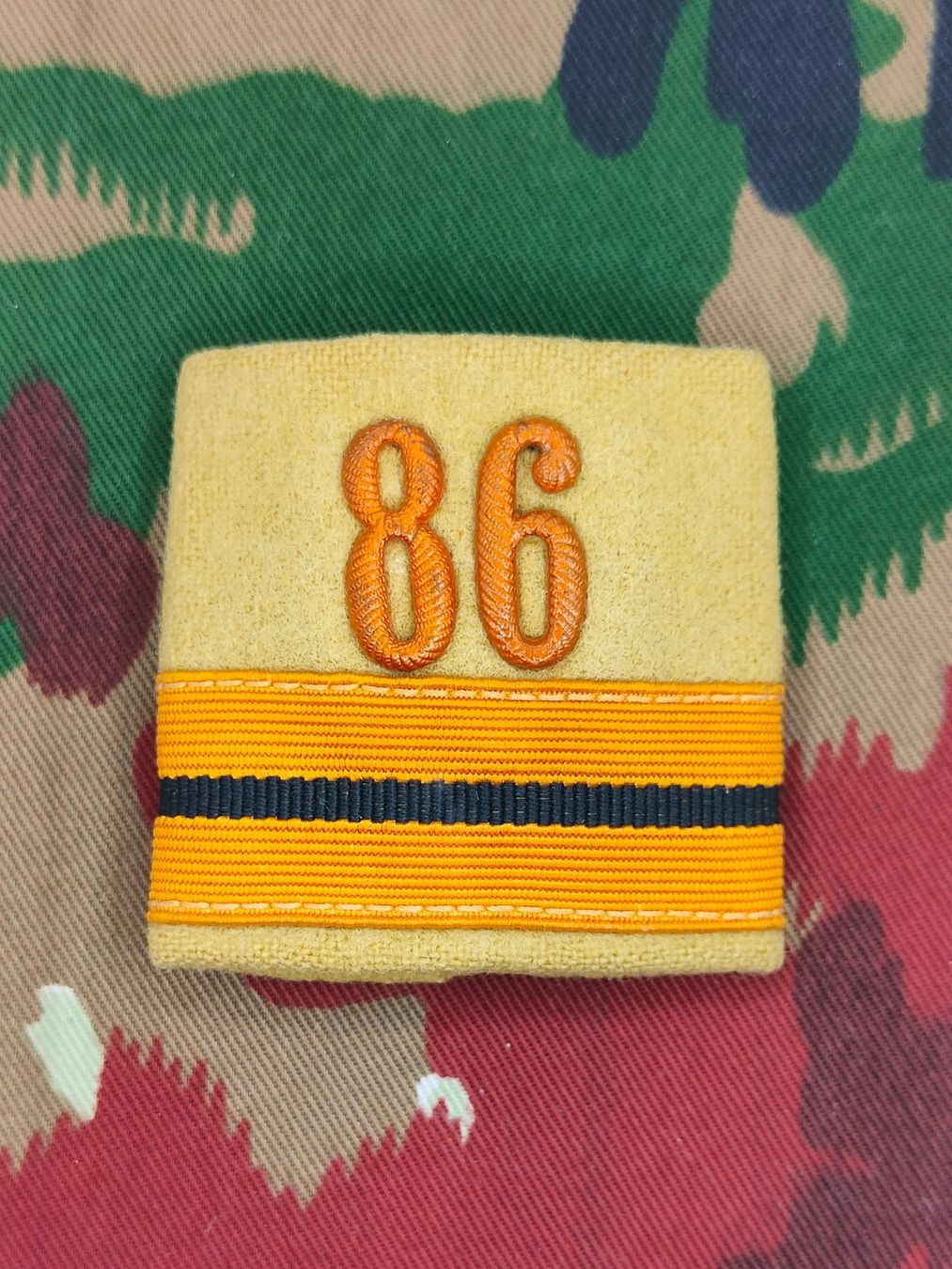 Schweizer Armee Placchette & Badge: Schulterpatte Oberstleutnant Bat 86 – Usato da Bauma venduto da SwissMilitaria