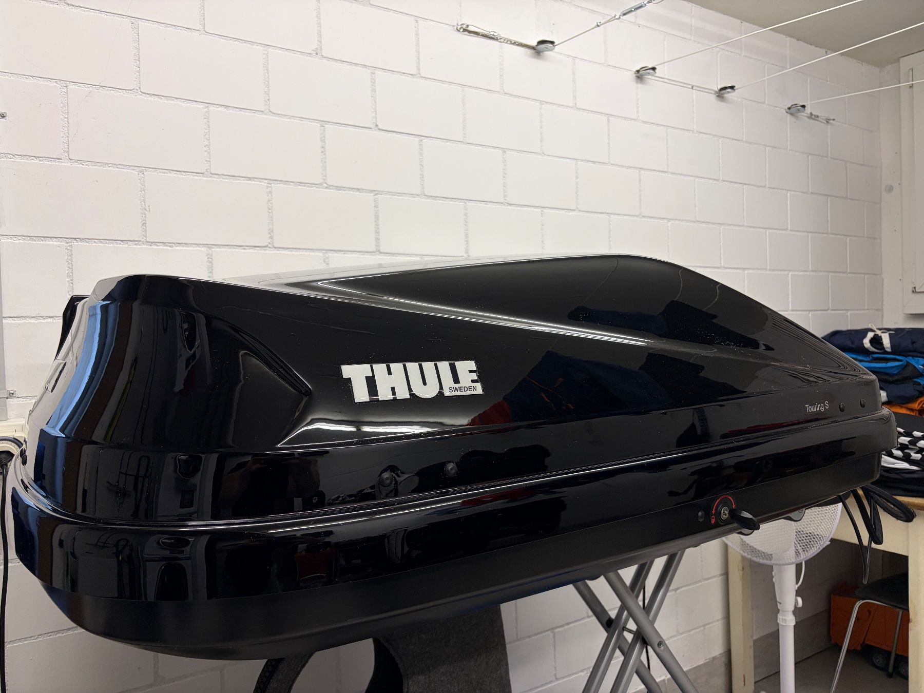 Thule Coffres de toit: Thule Dachbox Touring S | Schwarz Glossy – D'occasion à Weinfelden par Belana2