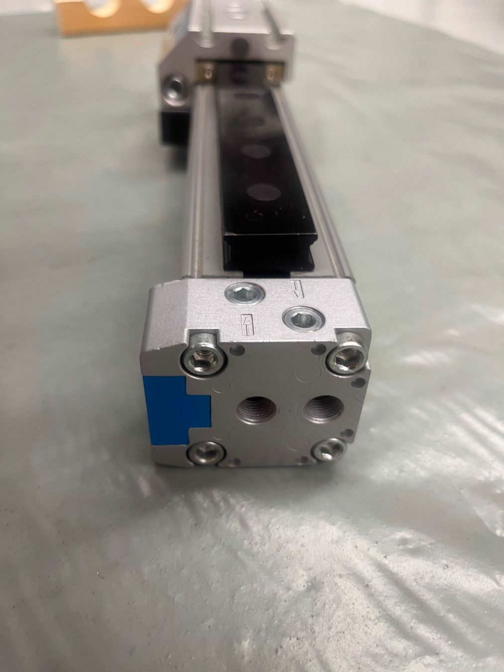 Festo Altro per industria metallurgica: Linearantrieb Festo DGPL-25 – Usato da Zürich venduto da coemgen 3