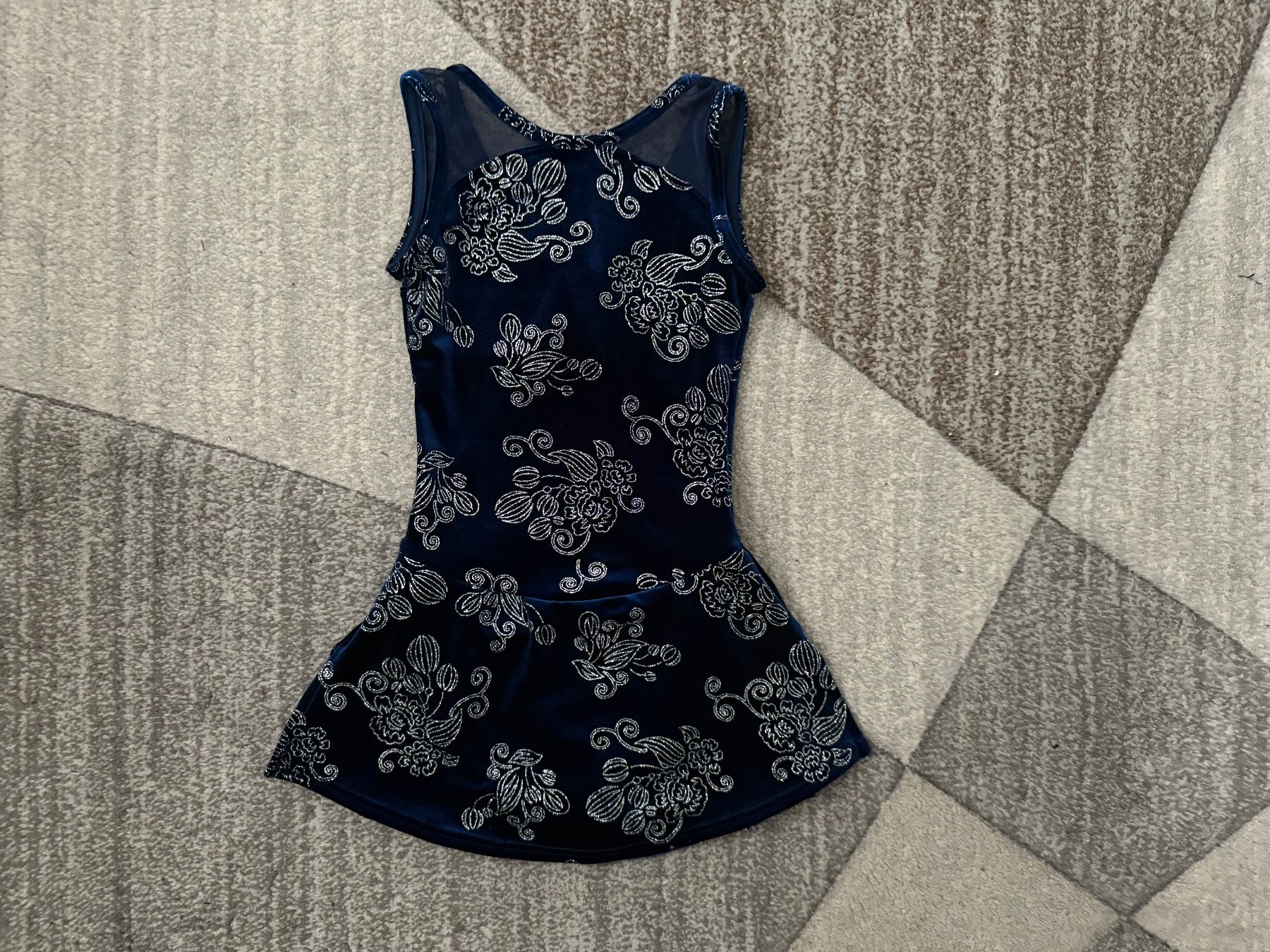 Vestiti & Gonne: Kürkleid Eiskunstlauf Mondor Gr.10-12 – Usato da Zürich venduto da makmakmak