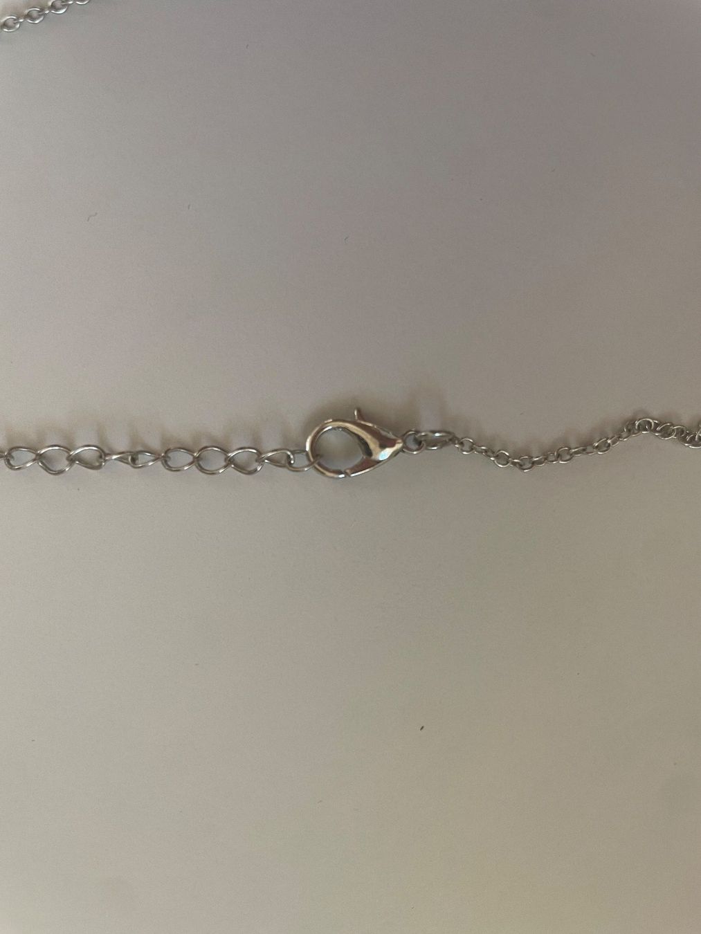 Catenine: Silberfarbige Halskette mit Infinity-Symbol, neuwertig – Usato da Meilen venduto da ann_kr79 1