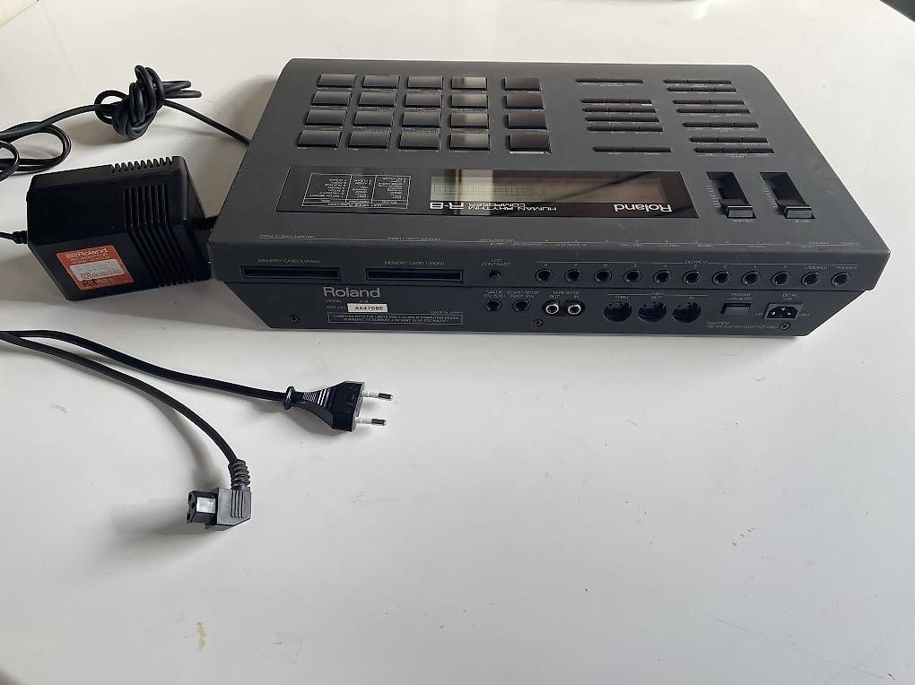 Roland Strumenti musicali: Roland R8 Drum Machine  & MIDI Arranger – Usato da Alpnach Dorf venduto da GuntaKinte 1