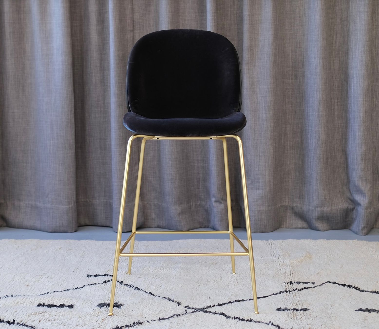 Gubi Sedie: Gubi Beetle Bar Chair – Usato da Bern venduto da Zmodern_CON 1