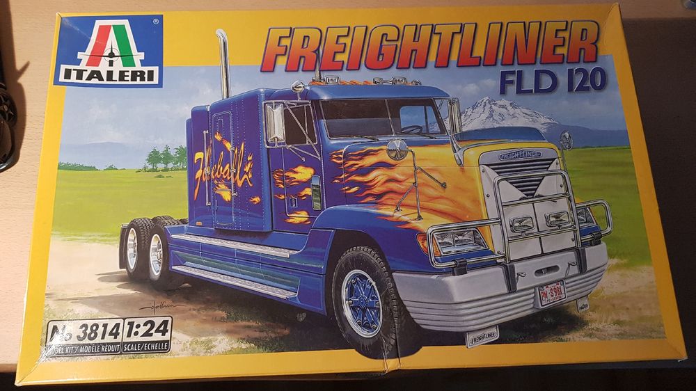 Maquette Italeri 1/24 Camion Freightliner FLD 120 – Neuf (Modèle à Assembler)