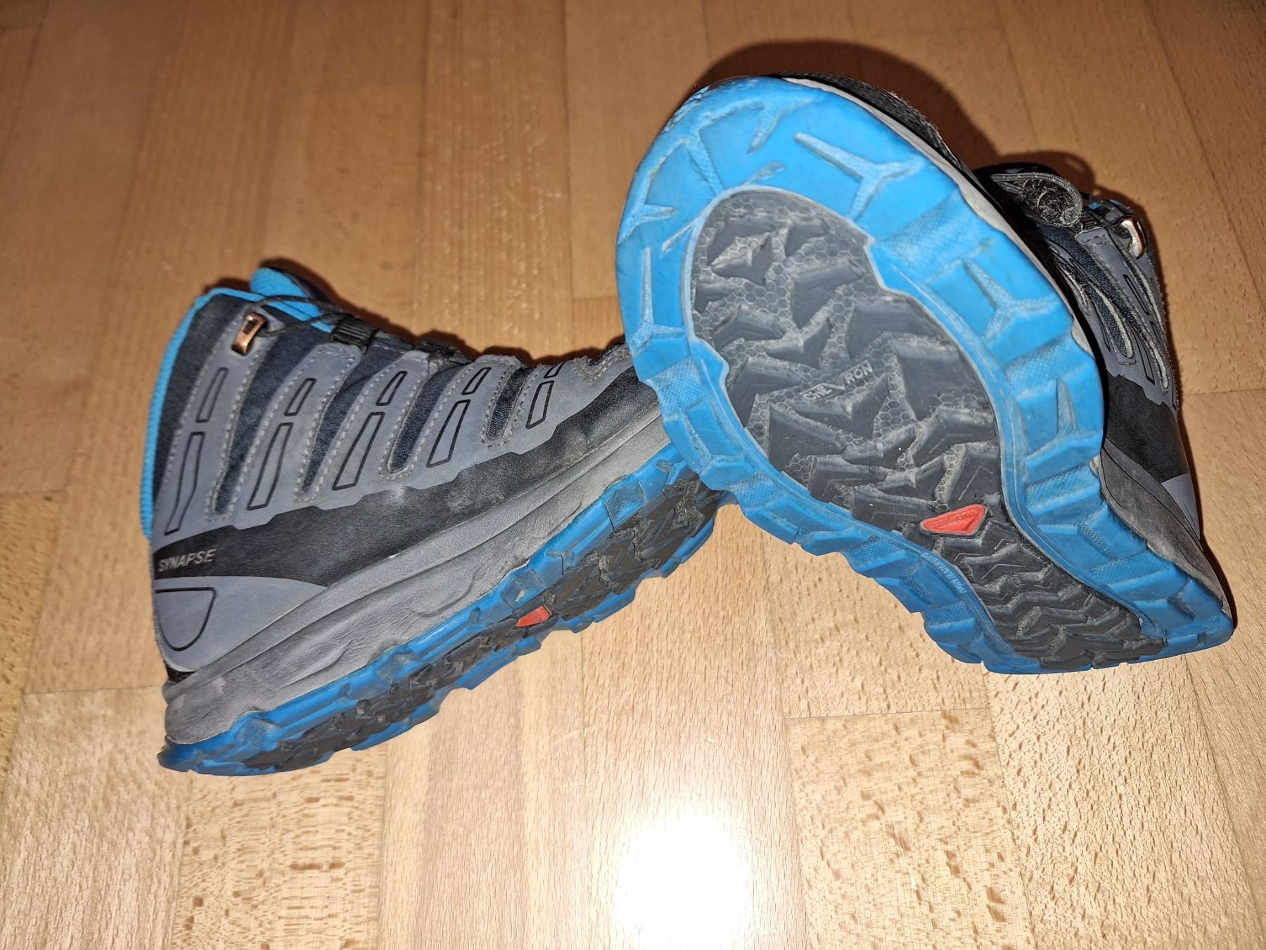 Salomon Herrenschuhe: Wanderschuhe von Salomon waterproof Gr. 32 – Gebraucht aus Oberrieden von man_tky9 2