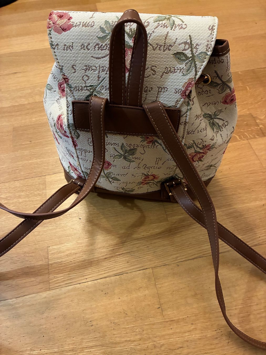Zaini: Rucksack mit Rosenmuster – Usato da Basel venduto da mak_68xx 1