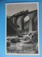 Dampflokomotive der Furka-Oberalpbahn auf Viadukt bei Realp