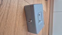 Kassenschublade mit Schlüssel und Einteiler Metall grau