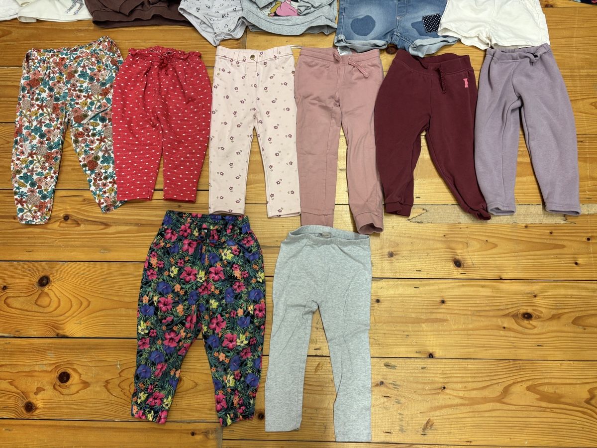 Lotti & Set di vestiti: Kleiderpaket Mädels, Grösse 92/98 – Usato da Büren an der Aare venduto da Nikito2001 4