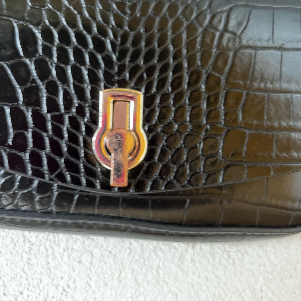 Borse da donna: Schwarze Umhämgetasche Kroko-Muster – Usato da Chur venduto da noe_mh8b 2