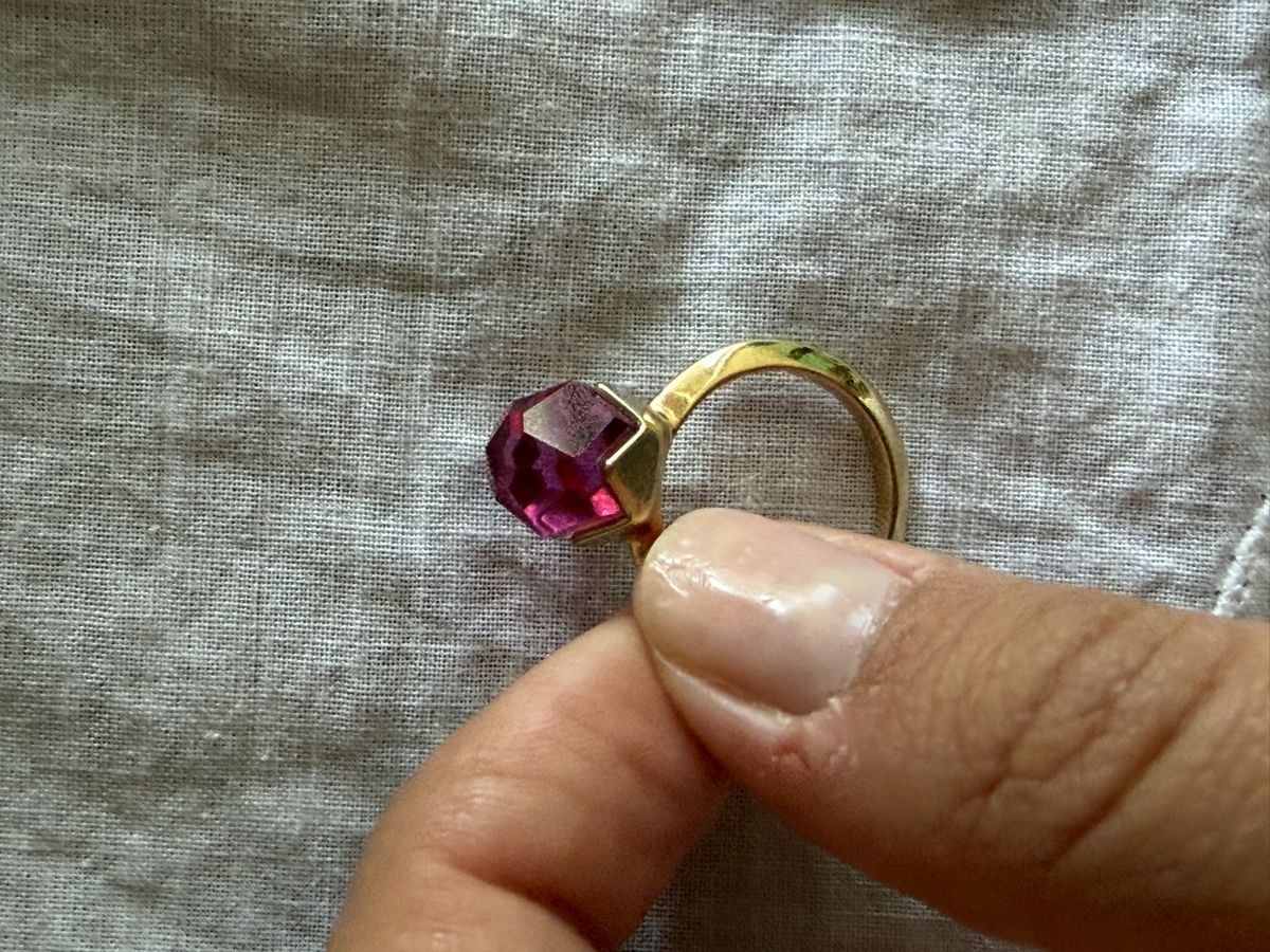 Swarovski Bagues: Stunning Raw Ruby & Gold Ring - Perfect Gift! – D'occasion à Bassersdorf par kri_dn6m 5