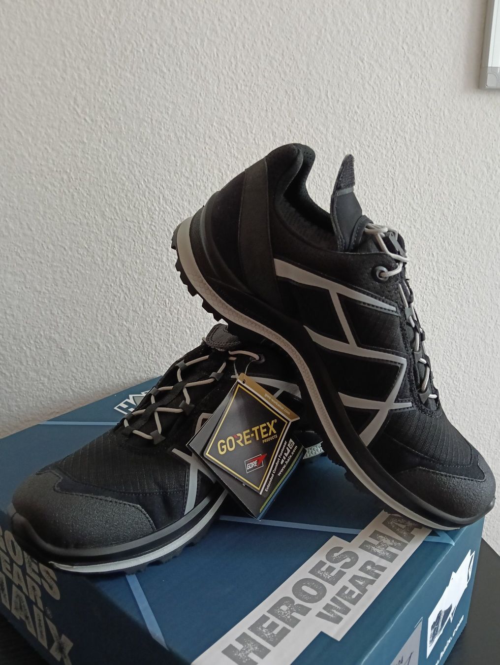 Herrenschuhe: HAIX Black Eagle Adventure 2.0 low black/silver GTX – Neu und originalverpackt aus Schaffhausen von Scuderia46 1