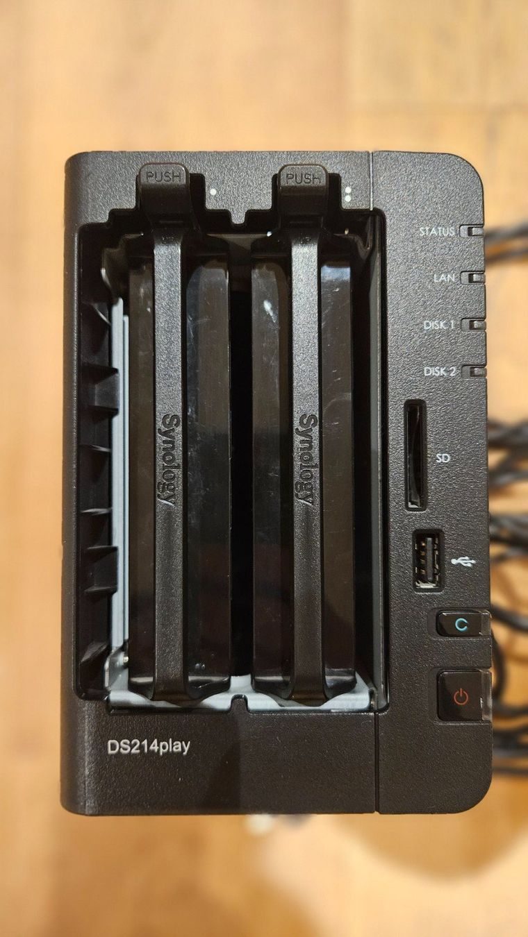 Synology Server: Synology DS 214 Play NAS Server - Gut erhalten – Usato da Oberrohrdorf venduto da Mex01 1