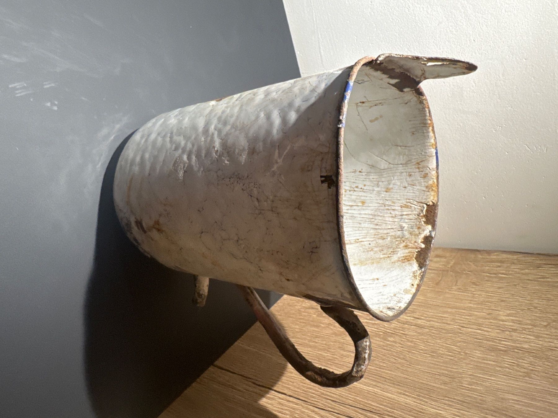 Behälter & Ähnliches: Ancien récipient émaillé – Gebraucht aus Lajoux JU von Briard0 5