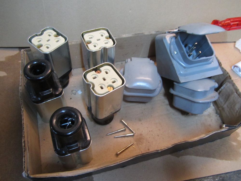 Spezial Stecker Steckdosen 500 Volt 15 Amp. (Gebraucht) in ARISDORF für ...