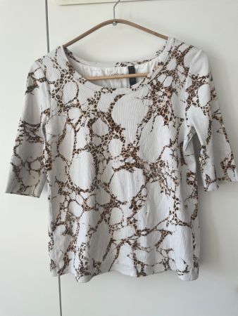 MARC CAIN Rippstrick-Shirt Marmor-Leo-Muster, ca Gr. 38