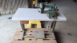 CONSEW 221 Industriemaschine mit Tisch und Fusspedal